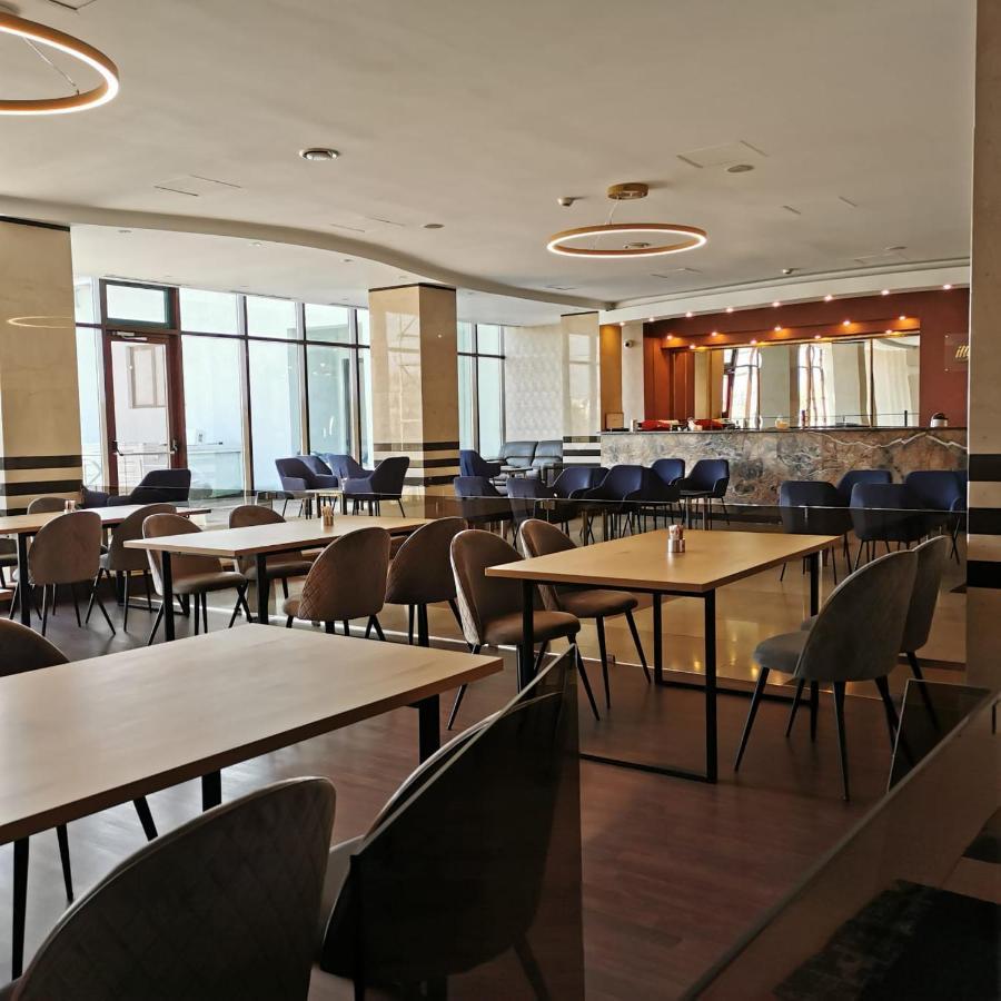 Hotel Zimbru Snagov Tincabesti ภายนอก รูปภาพ