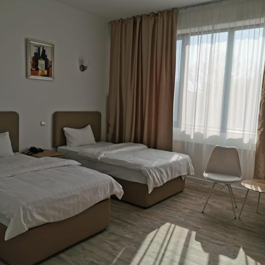 Hotel Zimbru Snagov Tincabesti ภายนอก รูปภาพ