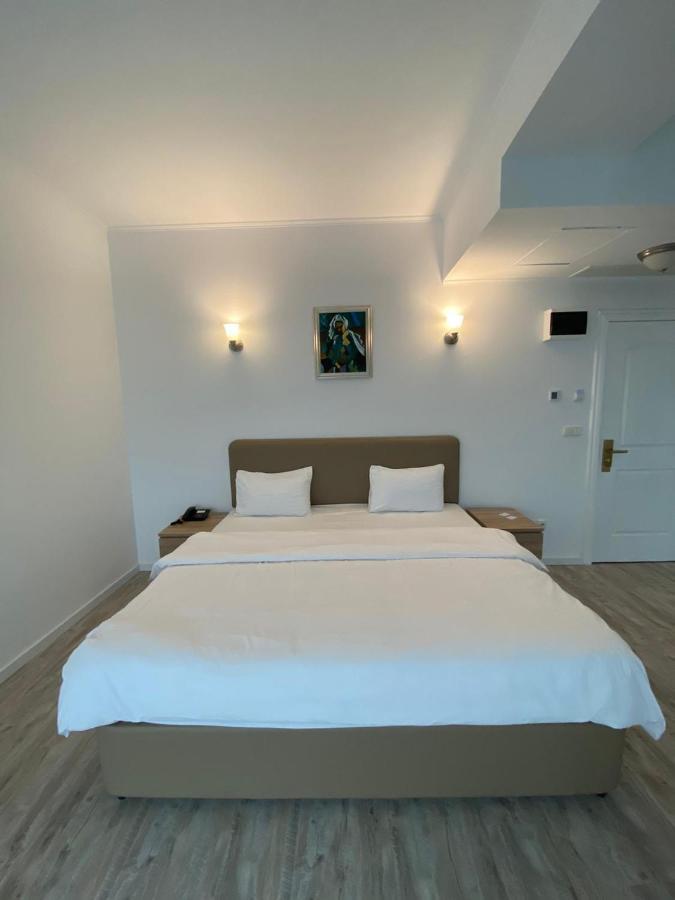 Hotel Zimbru Snagov Tincabesti ภายนอก รูปภาพ