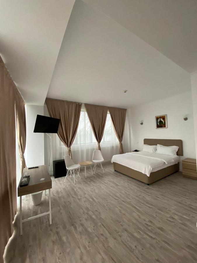 Hotel Zimbru Snagov Tincabesti ภายนอก รูปภาพ