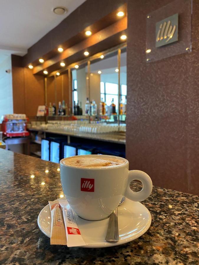 Hotel Zimbru Snagov Tincabesti ภายนอก รูปภาพ
